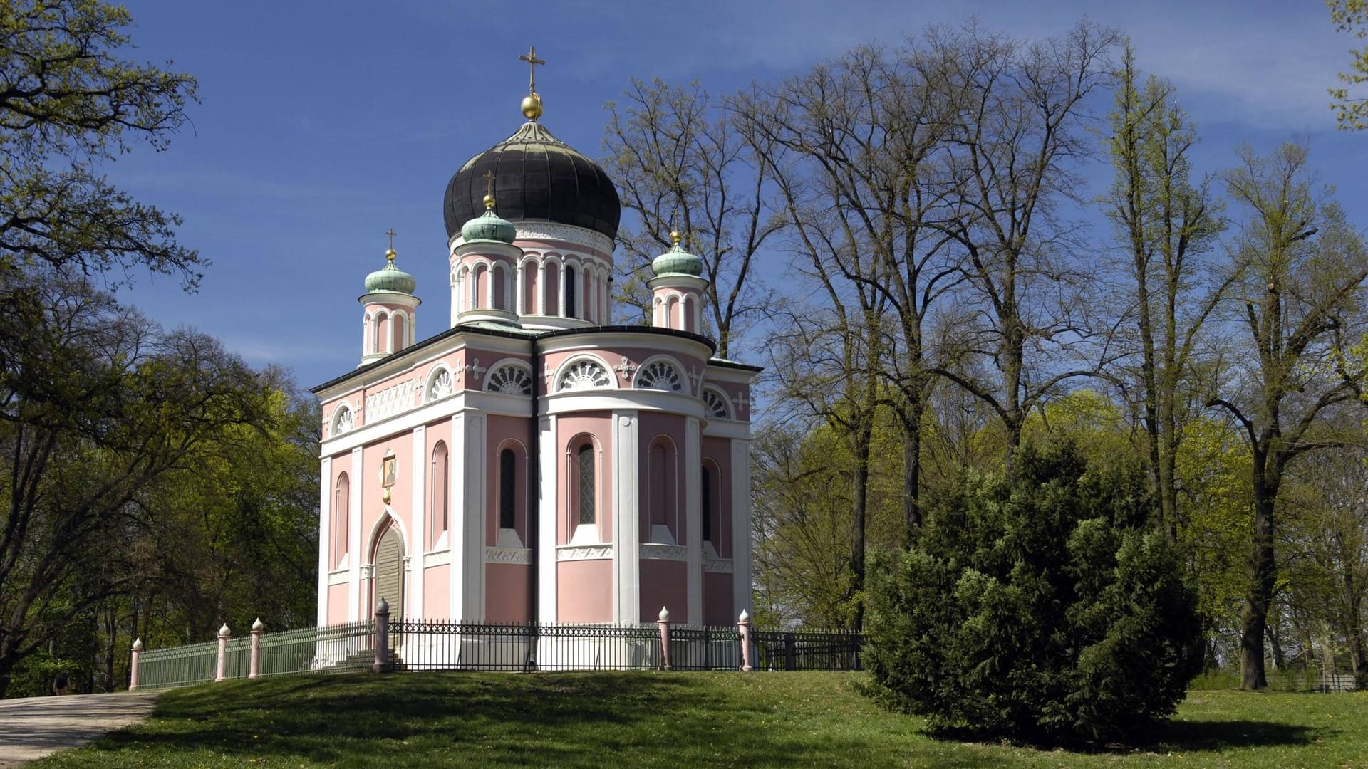 Eine orthodoxe Kirche von außen (Symbolbild): Das diesjährige orthodoxe Osterfest fand am 25. April statt. Eine orthodoxe Kirche von außen (Symbolbild): Das diesjährige orthodoxe Osterfest fand am 25. April statt.