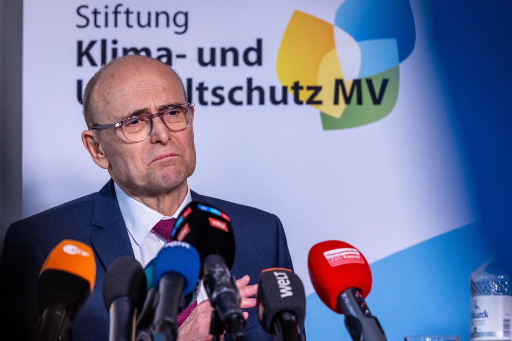 Erwin Sellering: Der frühere Ministerpräsident von Mecklenburg-Vorpommern und Vorstandsvorsitzender der Klimastiftung will entgegen dem ausdrücklichen Willen von Landtag und Landesregierung die Stiftung weiterführen.