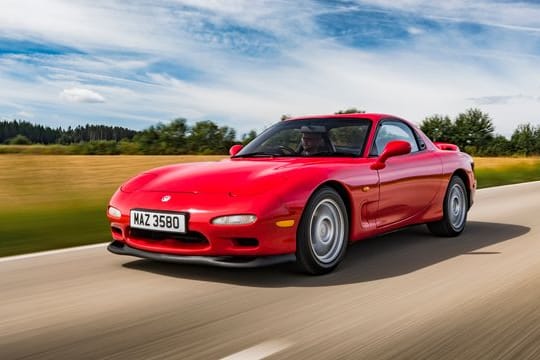 Schlafaugen und Wankelmotor: 1991 debütiere der Mazda RX-7 FD3S.