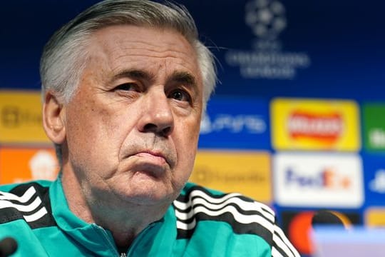 Der Trainer von Real Madrid, Carlo Ancelotti, nimmt an einer Pressekonferenz teil.