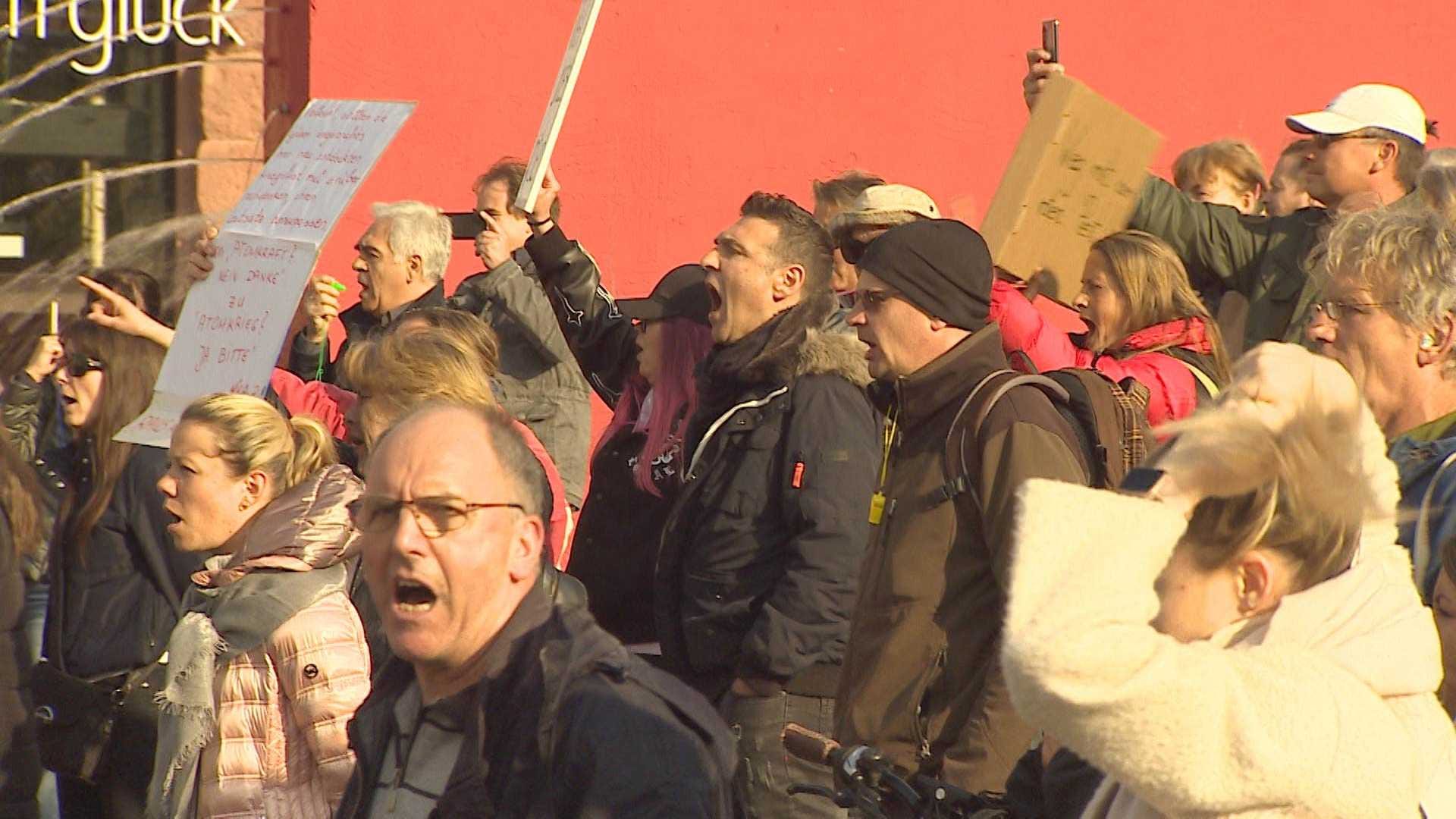 Ohrenbetäubendes Gebrüll: Die Querdenker haben die Veranstaltung massiv gestört.