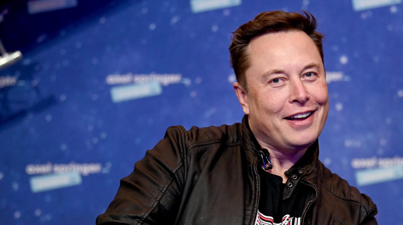 Elon Musk hat gut lachen (Archivbild): Der Übernahmeversuch des Tesla-Gründers bei Twitter war erfolgreich.
