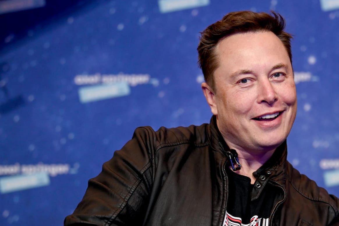 Elon Musk hat gut lachen (Archivbild): Der Übernahmeversuch des Tesla-Gründers bei Twitter war erfolgreich.