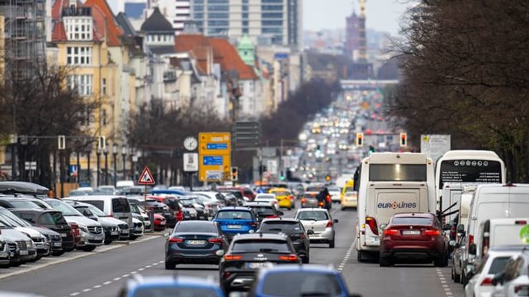 In großen Städten wie Berlin besitzen weitaus weniger Menschen einen privaten PKW.