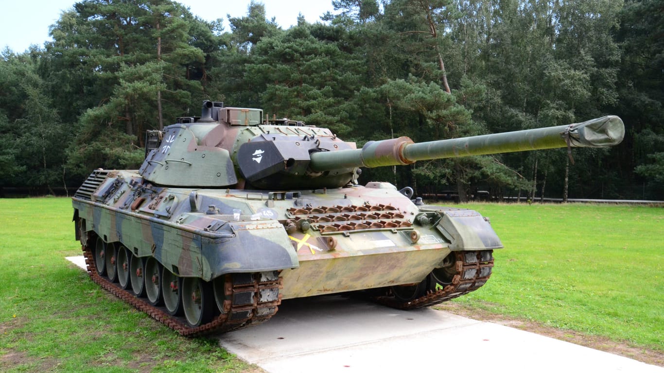 Der Kampfpanzer Leopard 1 wurde bei der Bundeswehr inzwischen durch den Kampfpanzer Leopard 2 ersetzt.