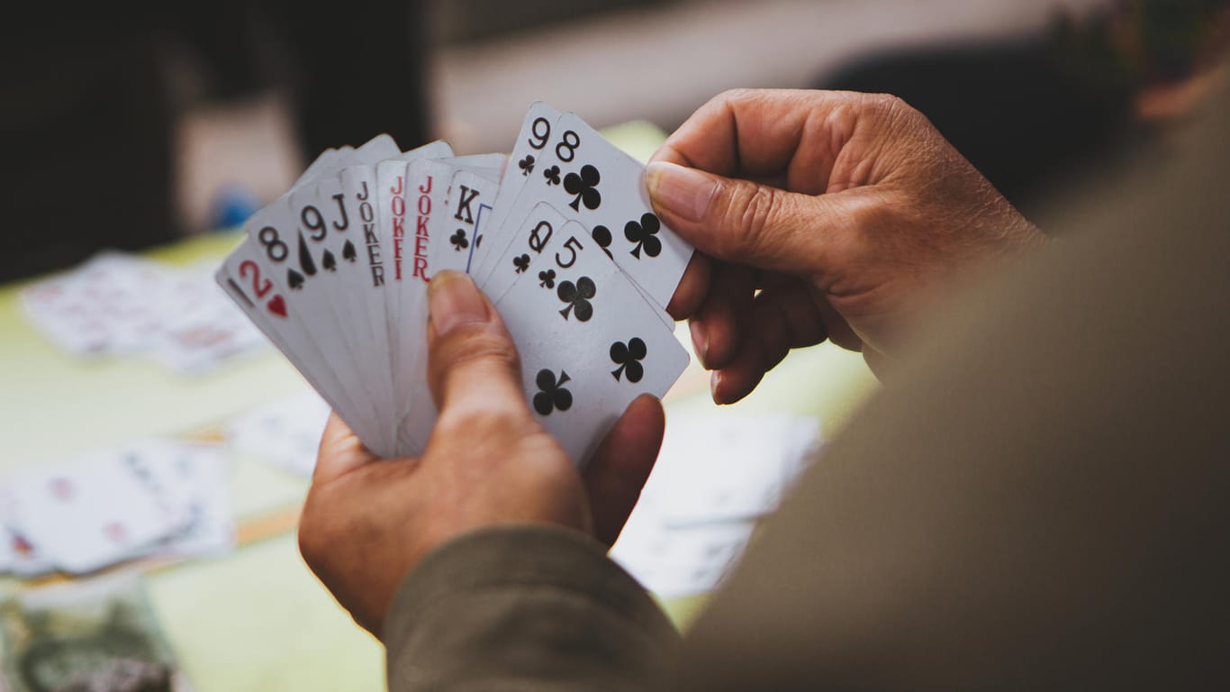 Kartenspiel: Das klassische Kartenblatt mit Bube, Dame, König und Co. besteht aus 32 oder 56 Karten.