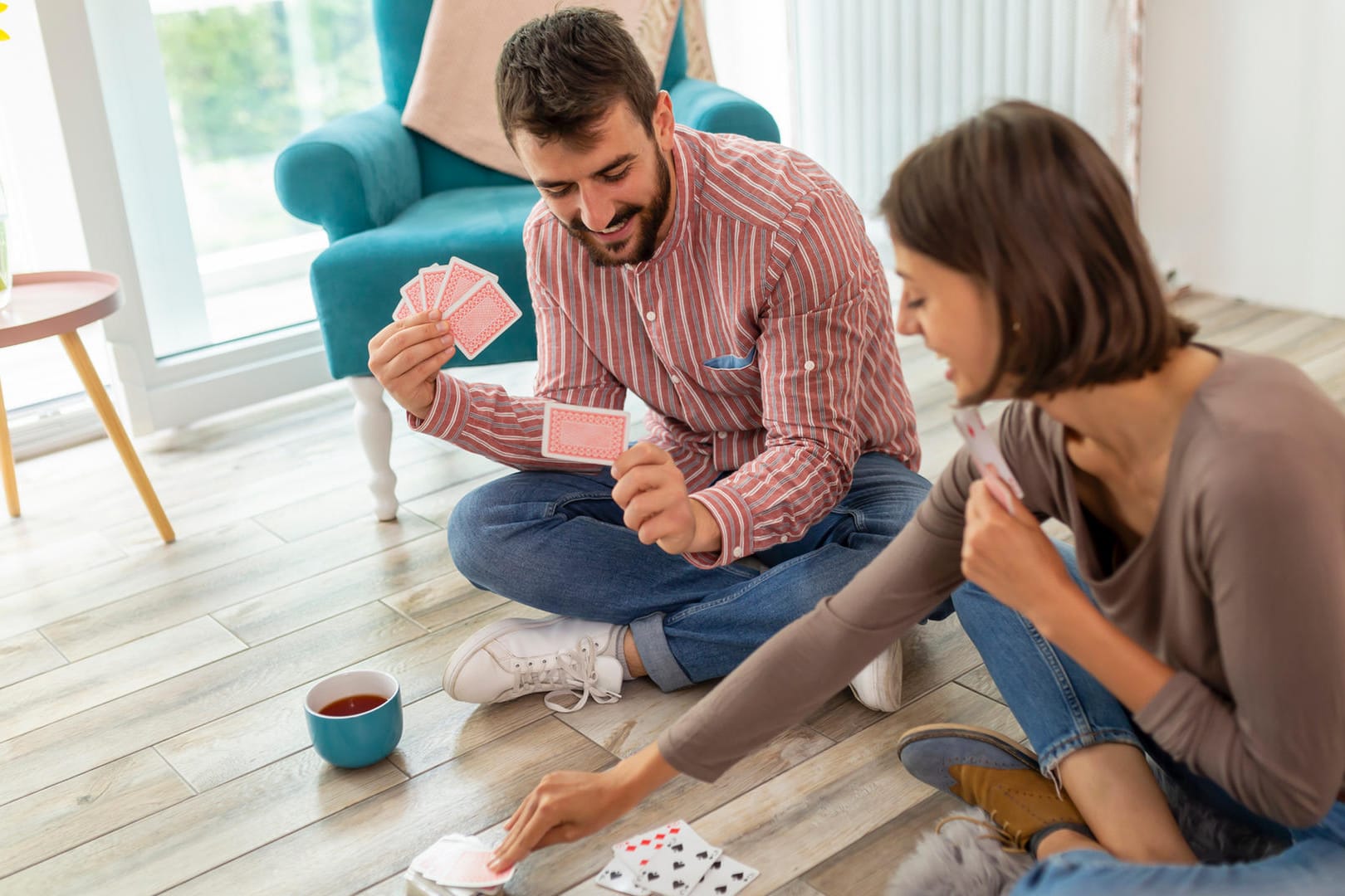 Kartenspiel: Für viele Kartenspiele benötigen Sie nur zwei Spieler.