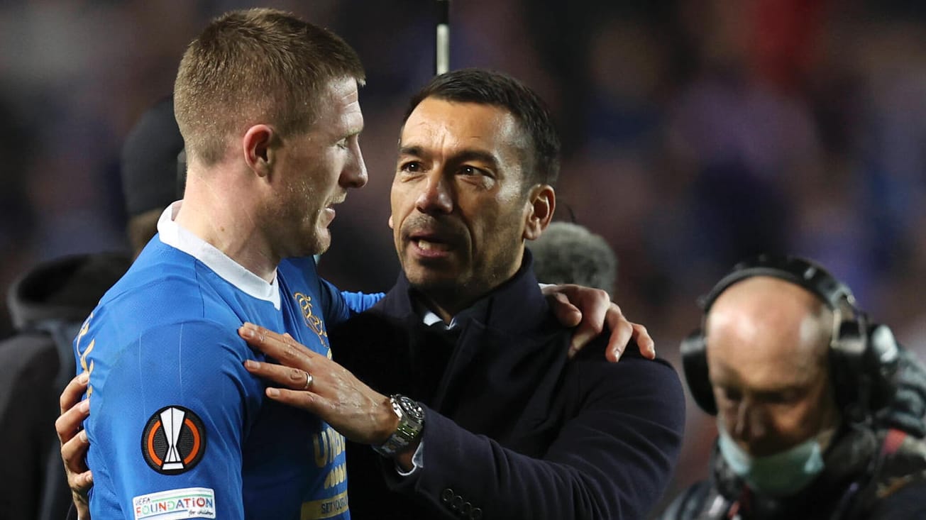 Giovanni Van Bronckhorst und John Lundstram (l.): Der Trainer und sein Spieler jubeln über den Einzug ins Halbfinale der Königsklasse.