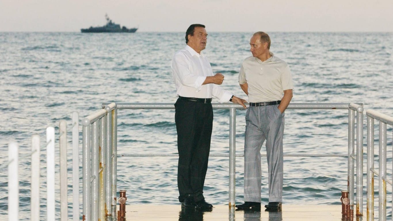 Gerhard Schröder zu Besuch in Wladimir Putins Sommerresidenz in Sotschi.