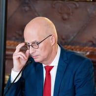 Hamburgs Erster Bürgermeister Peter Tschentscher im Rathaus: Der Senat hat das Ende der Corona-Maßnahmen zum 1. Mai beschlossen.