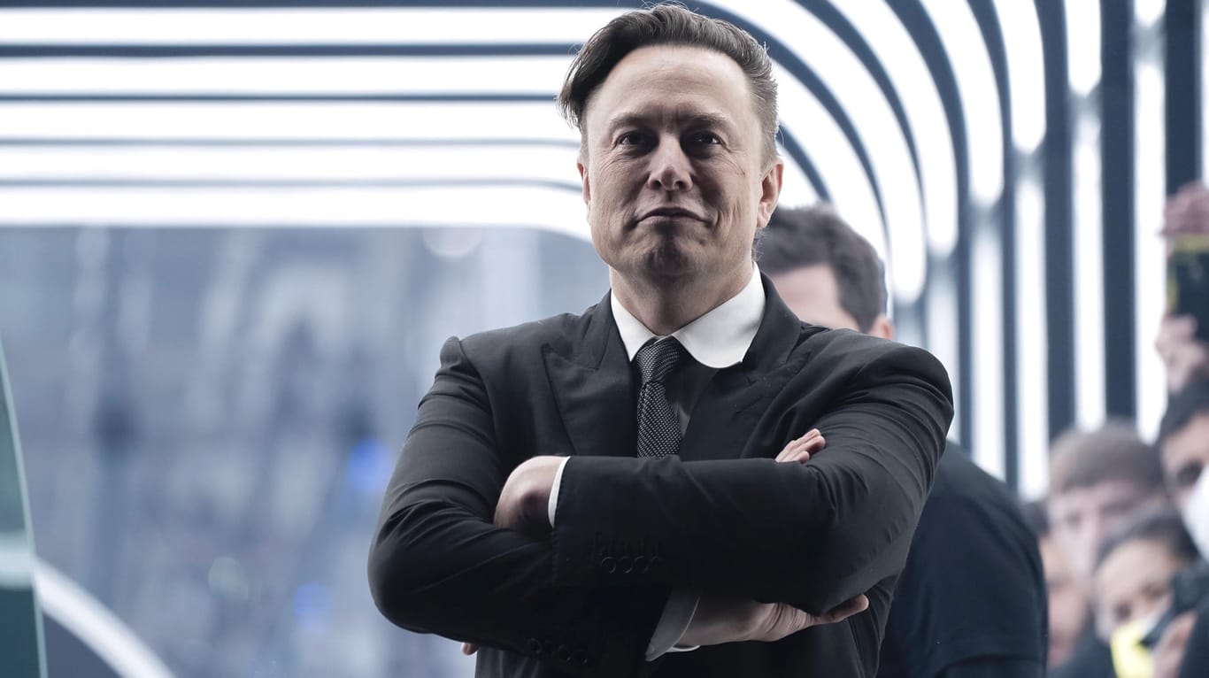Tesla-Chef Elon Musk teilt die Menschen laut seinem Biographen in zwei Kategorien ein: Menschen, die für ihn sind, und jene, die ihm im Weg stehen.