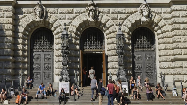Portal der Bibliothek Albertina in Leipzig: Für tausende Studierende ein zweites Zuhause.