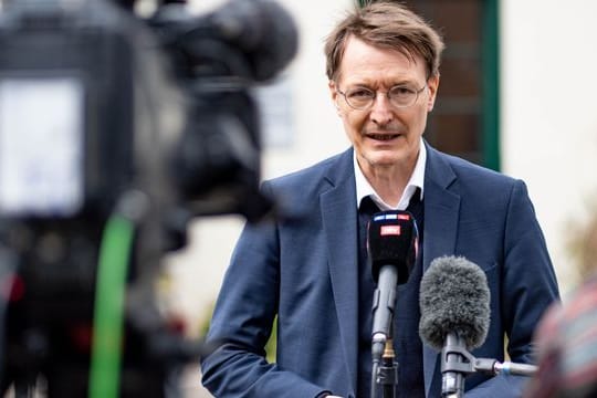 Bundesgesundheitsminister Karl Lauterbach (SPD) will digitale Gesundheitsanwendungen auf den Weg bringen.