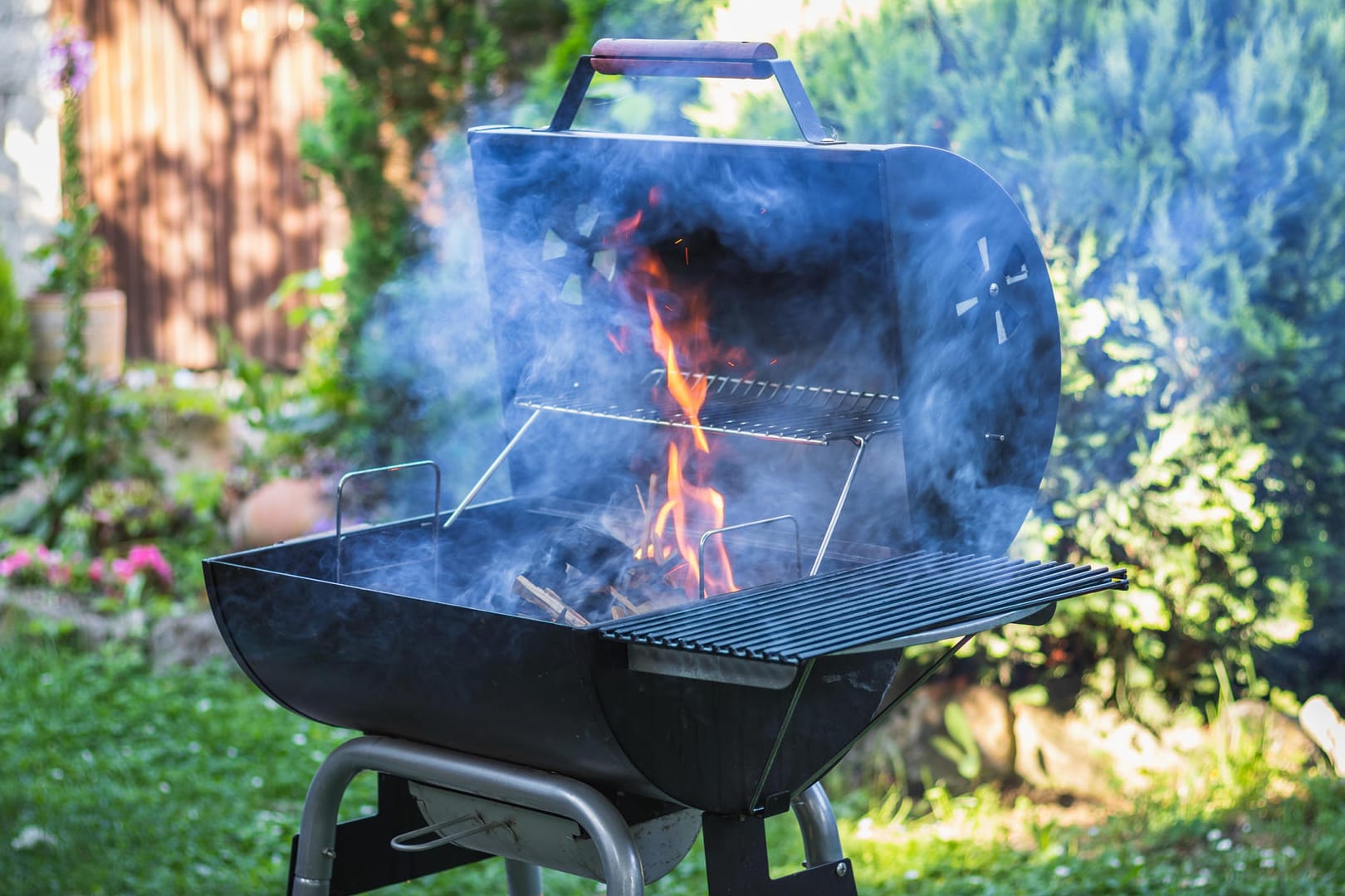 Amerikanisches BBQ: Wir zeigen die besten Smoker für den kleinen Geldbeutel.