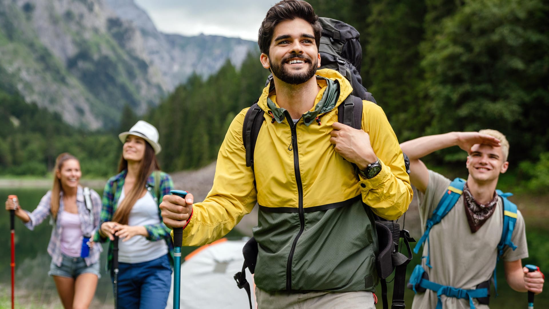 Ausrüstung zum Wandern: Wanderbekleidung, Wanderaccessoires und mehr für die nächste Tour.