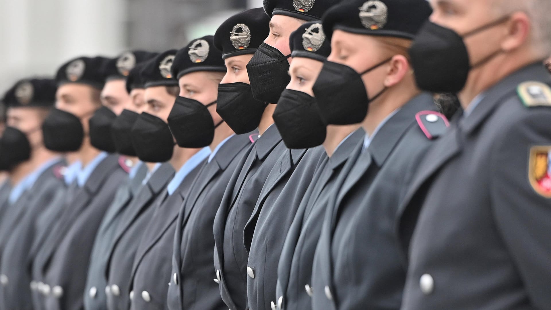 Fehlender Nachwuchs: Die Zahl der Rekrutinnen und Rekruten (hier beim Gelöbnis in München) ist in der Pandemie eingebrochen.