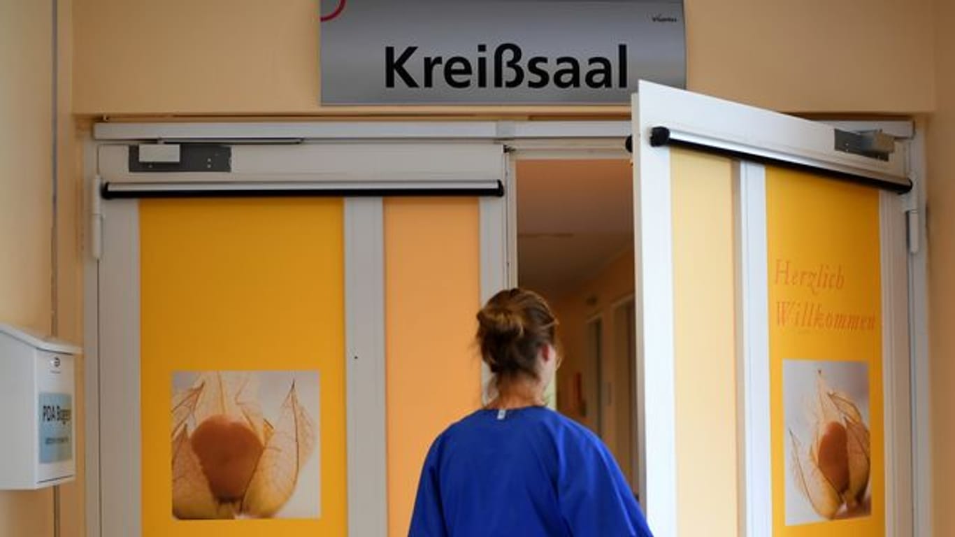 Fast jede dritte Geburt in einem deutschen Krankenhaus ist ein Kaiserschnitt.