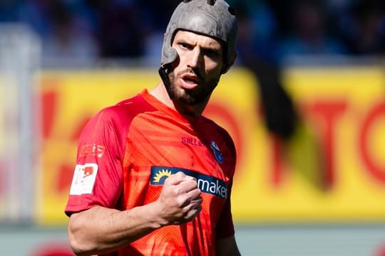 Spielt mit einem Kopfschutz: Klaus Gjasula.