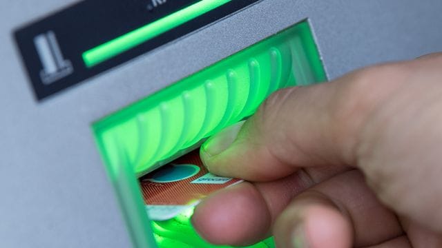 Die Umsetzung des BGH-Urteils zu Bankgebühren sorgt in der Praxis für Streit. Die Umsetzung des BGH-Urteils zu Bankgebühren sorgt in der Praxis für Streit.