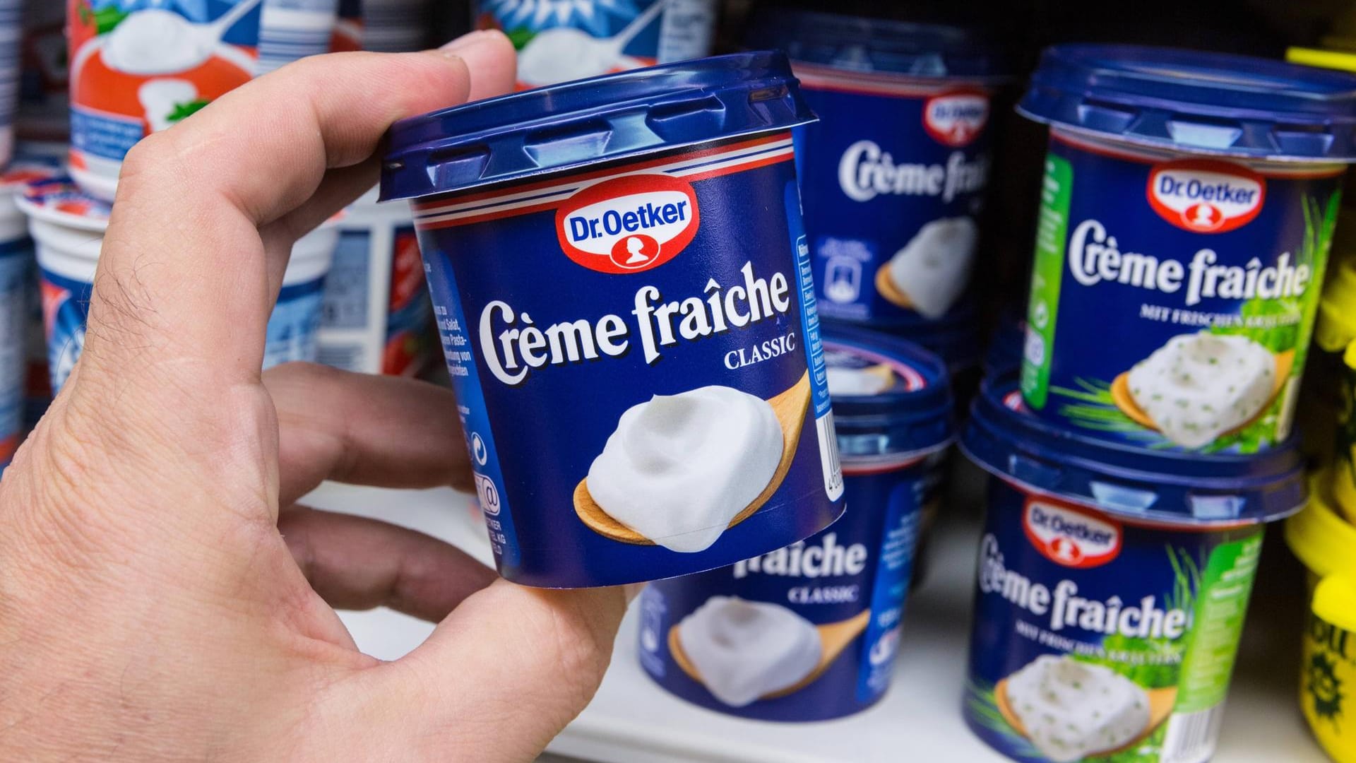 Crème fraîche: Geschmacklich passt sie gut zu scharfen Gerichten.