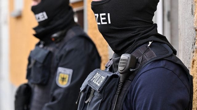 Razzia gegen mutmaßliche Schleusergruppe