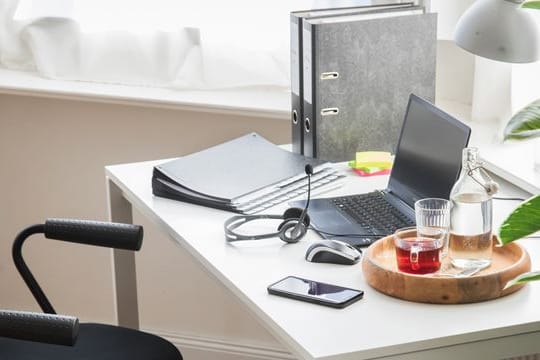 Erfordert der Job ein Arbeitszimmer oder tut er das nicht? Für die Ansetzbarkeit in der Steuererklärung spielt das keine Rolle.