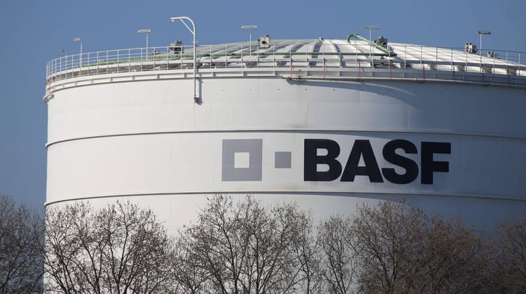 Blick auf die BASF in Ludwigshafen: Der Chemiegigant zieht sich fast vollständig aus Russland zurück.