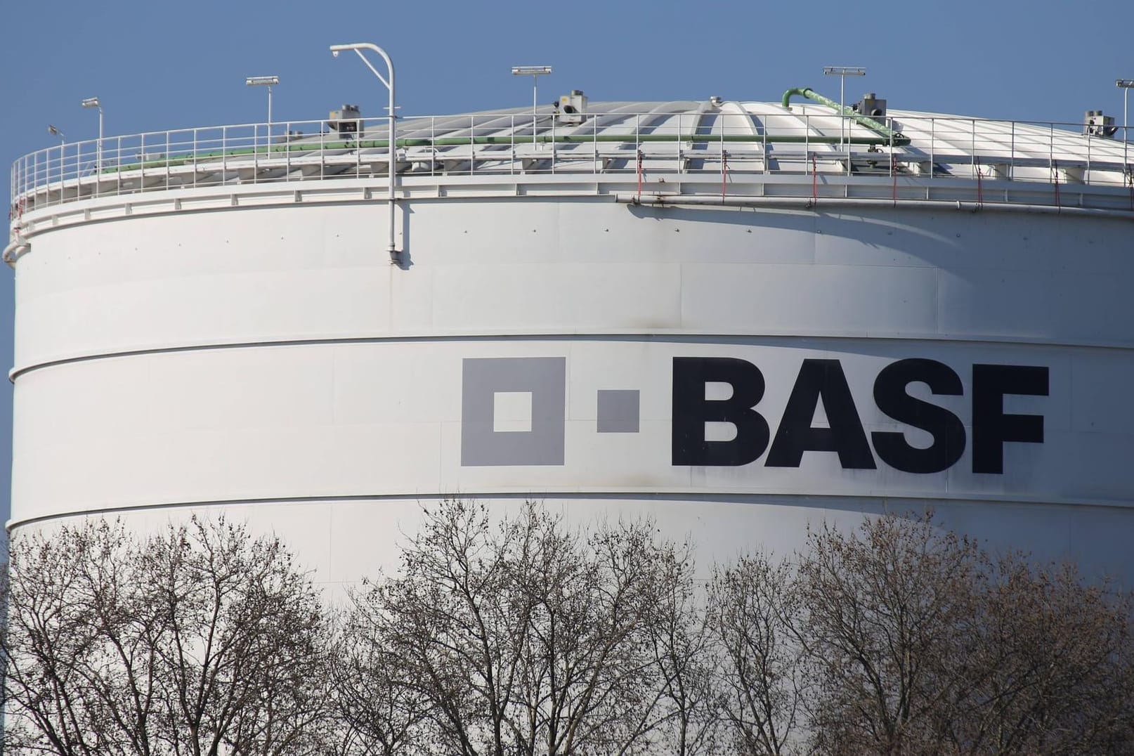 Blick auf die BASF in Ludwigshafen: Der Chemiegigant zieht sich fast vollständig aus Russland zurück.