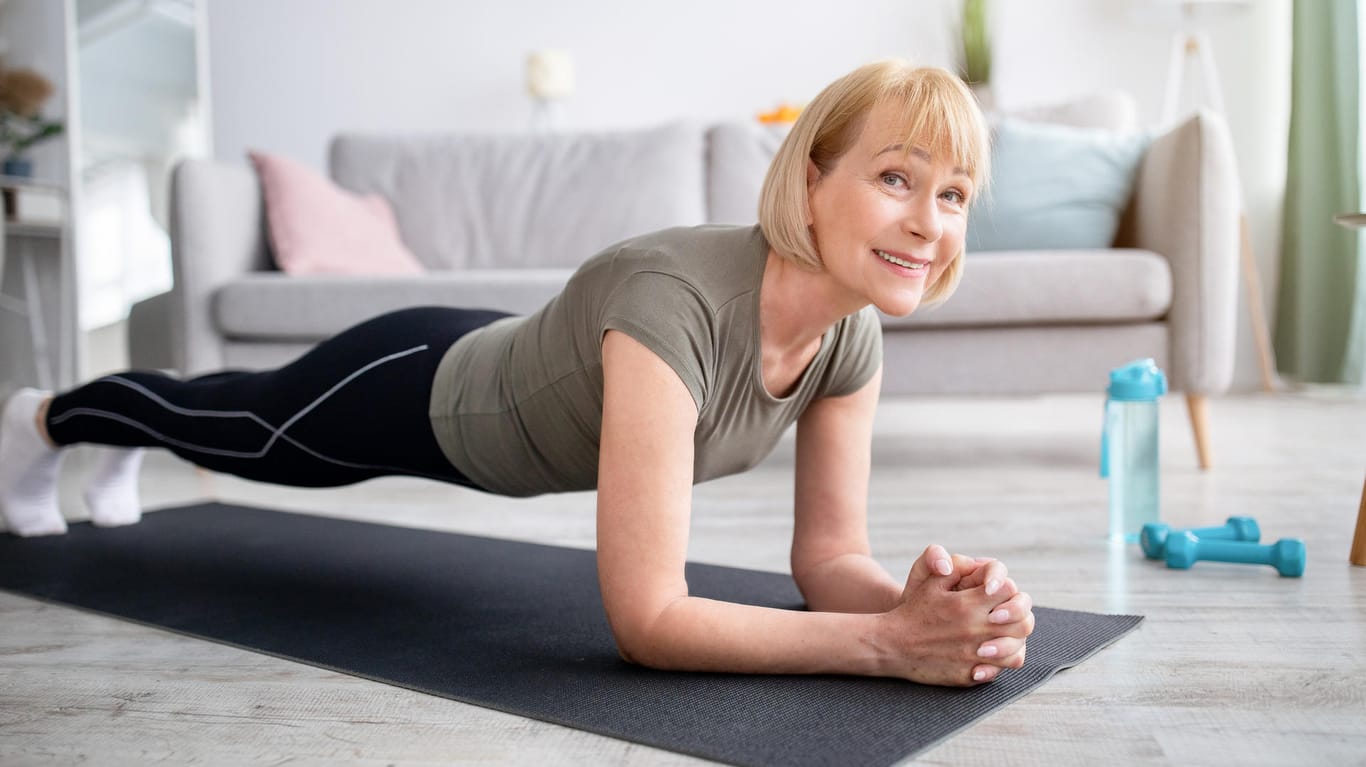 Plank: This exercise is a full-body exercise that comes in all variations.