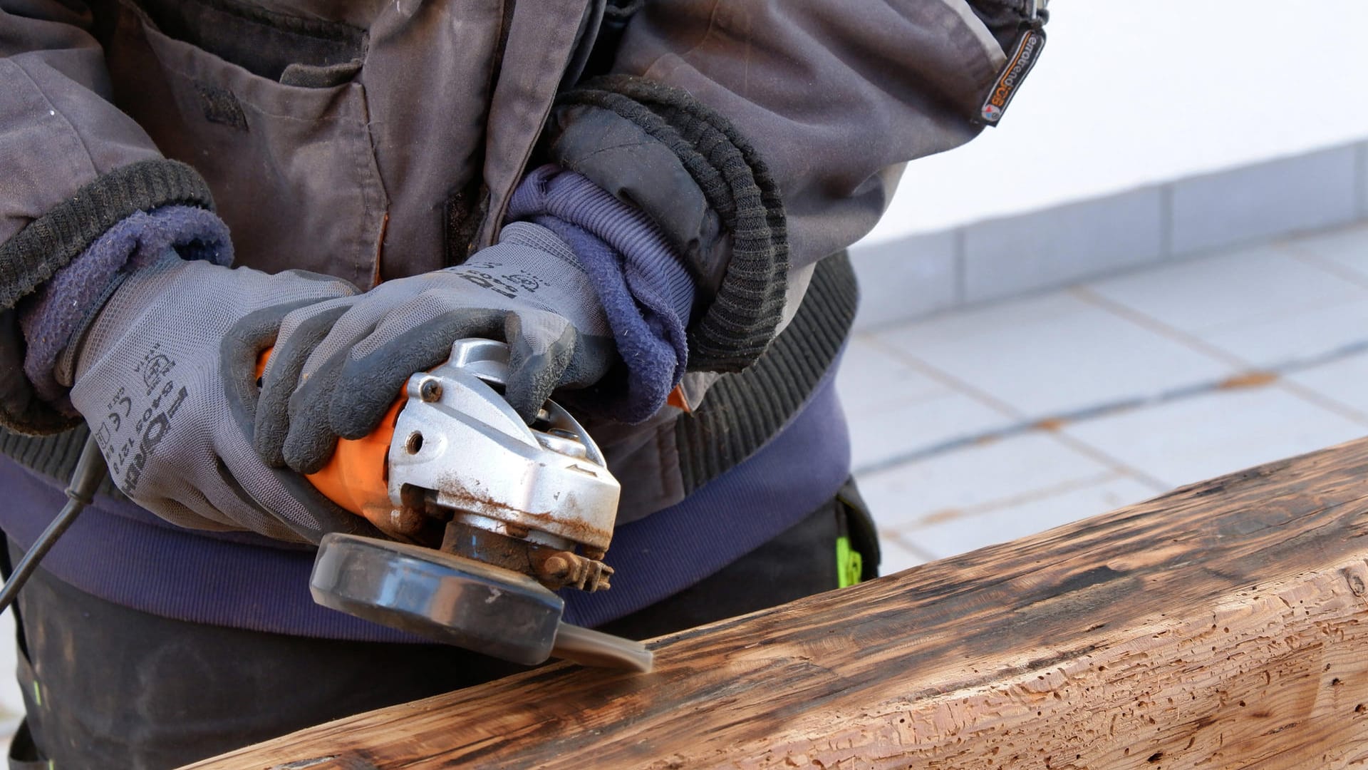 Hausrenovierung (Symbolbild): Die Energiewende gelingt nur mit ausreichend Fachpersonal im Handwerk.