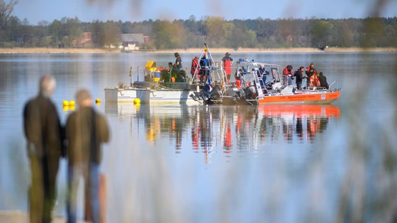 Tauchgang zu historischen Prahmboot im Arendsee