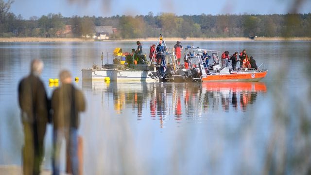 Tauchgang zu historischen Prahmboot im Arendsee