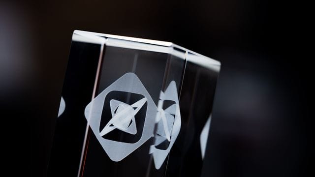 Eine Trophäe bei der Verleihung des Grimme Online Awards. Eine Trophäe bei der Verleihung des Grimme Online Awards.
