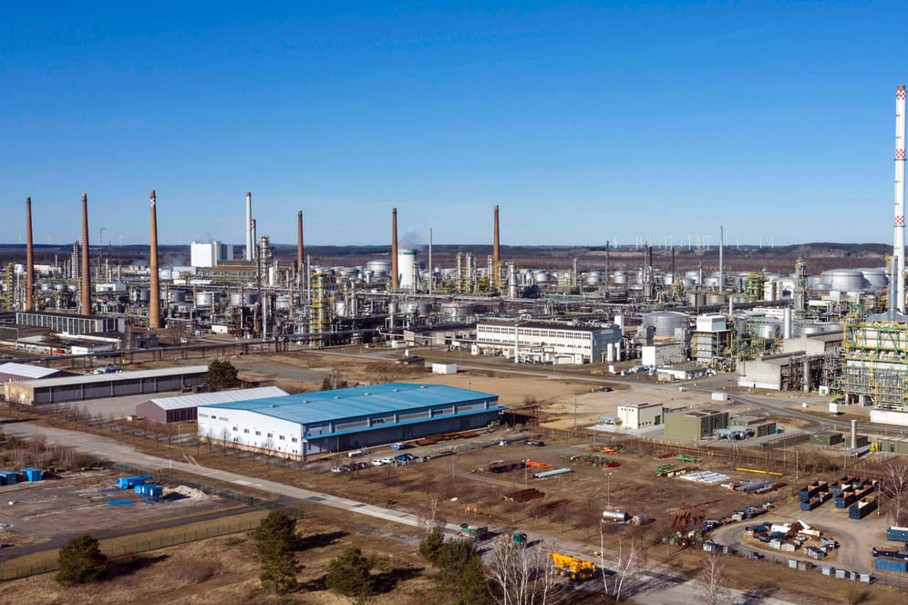 Wichtige Versorgungsader: Die PCK-Raffinerie in Schwedt produziert unter anderem Kraftstoffe für viele Regionen in Ostdeutschland.