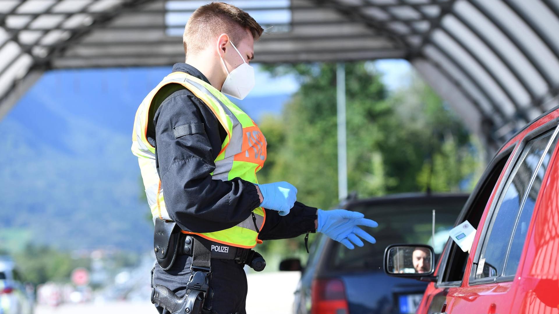 An der Grenze zwischen Deutschland und Österreich wird es – wie hier an der Grenzstelle Walserberg – auch weiterhin Kontrollen geben.