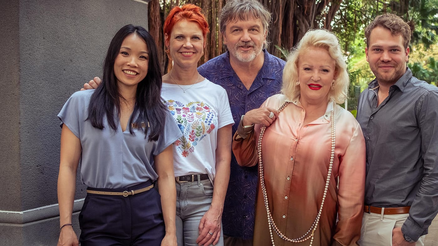 "Club Las Piranjas" in der Neuauflage: Trang Le Hong, Cordula Stratmann, Hape Kerkeling, Angelika Milster und Ben Münchow.