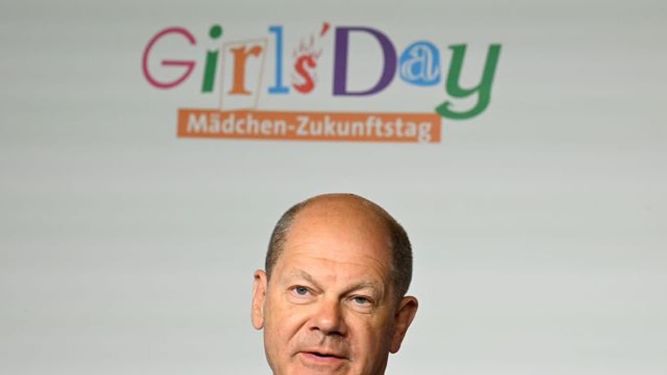 Bundeskanzler Olaf Scholz (SPD) hält eine Rede zur Eröffnung des diesjährigen Girls' Day.