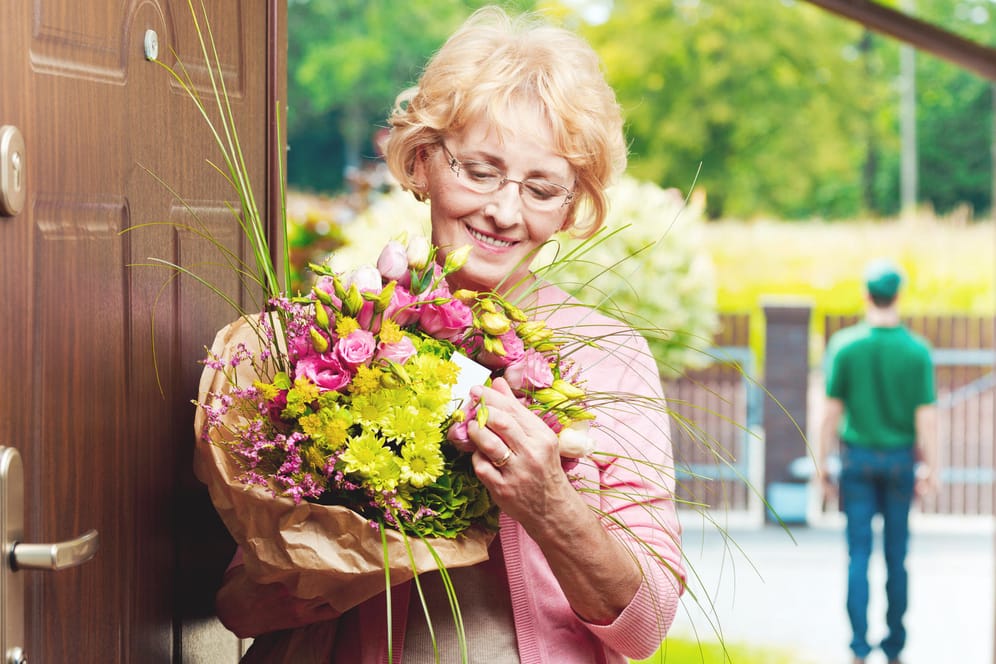 Überraschen Sie Ihre Mutter, indem Sie zum Muttertag 2022 hübsche Blumen verschicken und direkt an sie liefern lassen.
