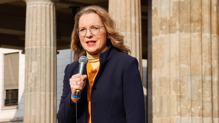 Claudia Kemfert bei der Kundgebung von Fridays for Future vor dem Brandenburger Tor (Archivbild): Die Ökonomin hält einen Gas-Lieferstopp für immer wahrscheinlicher.