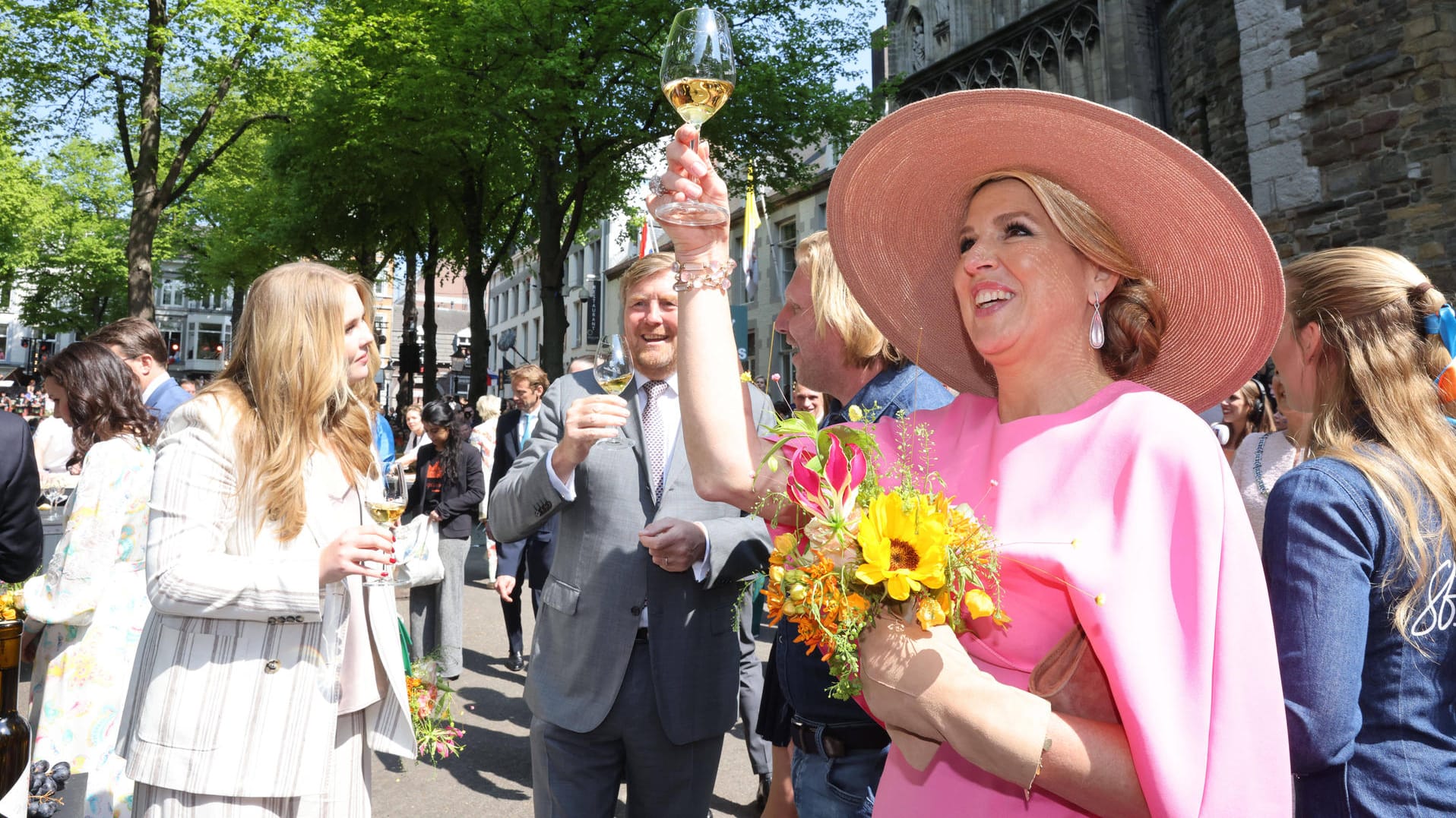 Proost! Die Royals stoßen auf den 55. Geburtstag von König Willem-Alexander an.