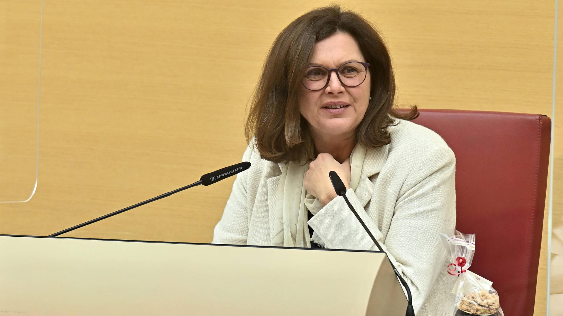 Die Landtaspräsidentin Ilse Aigner im Bayerischen Landtag (Archivbild): Auch in Bayerns Landtag entfallen ab Mai die 3G-Regel und die Maskenpflicht. Die Landtaspräsidentin Ilse Aigner im Bayerischen Landtag (Archivbild): Auch in Bayerns Landtag entfallen ab Mai die 3G-Regel und die Maskenpflicht.