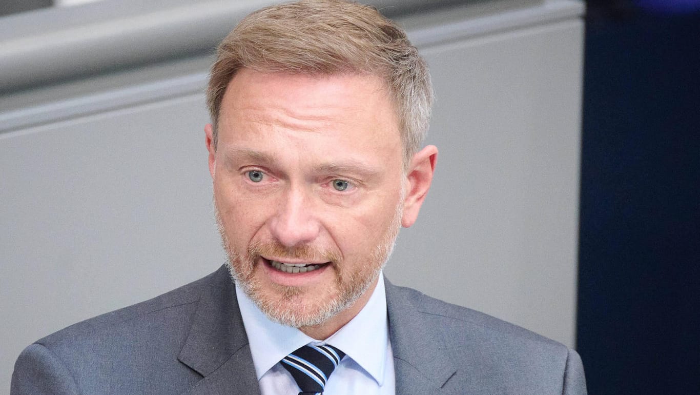 Christian Lindner: Der Bundesfinanzminister hat seinen ersten Haushaltsentwurf vorgelegt.