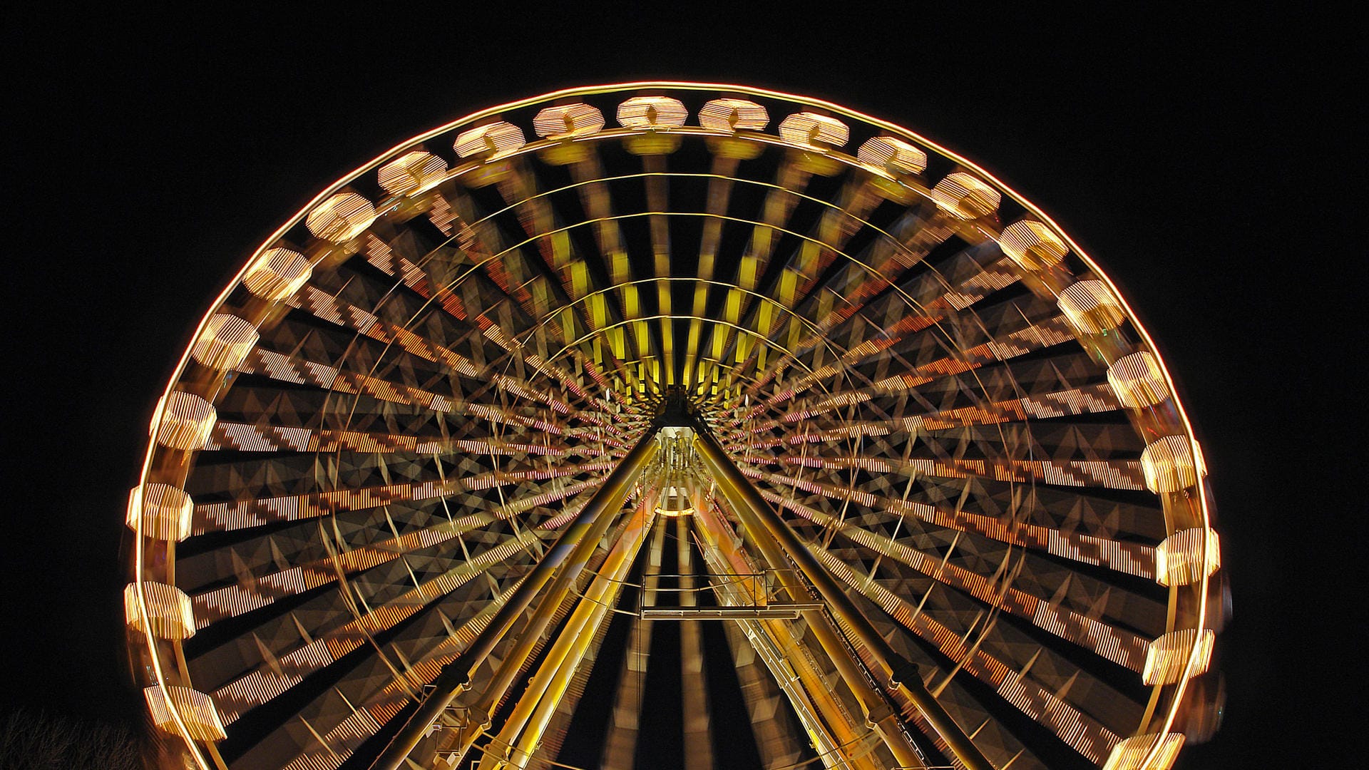 Ein Riesenrad am "Öcher Bend" (Archivbild): Am Mittwochabend war ein Kettenkarussell plötzlich stehengeblieben. Ein Riesenrad am "Öcher Bend" (Archivbild): Am Mittwochabend war ein Kettenkarussell plötzlich stehengeblieben.