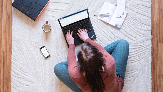 Wer mehr Zeit im Homeoffice verbringen möchte, sollte Vorgesetzte mit jobbezogenen Argumenten überzeugen.