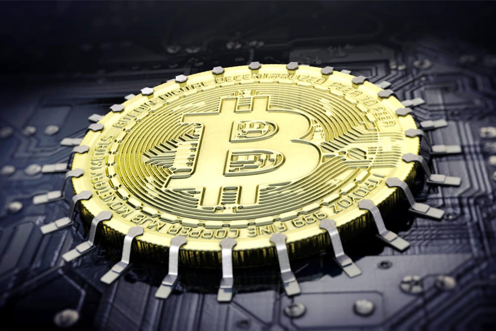Bitcoin auf Leiterplatte (Symbolbild): Ein weiteres Land genehmigt den Bitcoin als offizielles Zahlungsmittel.