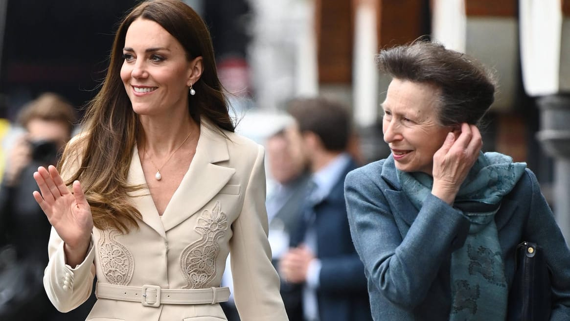 Herzogin Kate und Prinzessin Anne: Die beiden besuchten am Mittwoch zwei Hebammenorganisationen in London. Herzogin Kate und Prinzessin Anne: Die beiden besuchten am Mittwoch zwei Hebammenorganisationen in London.