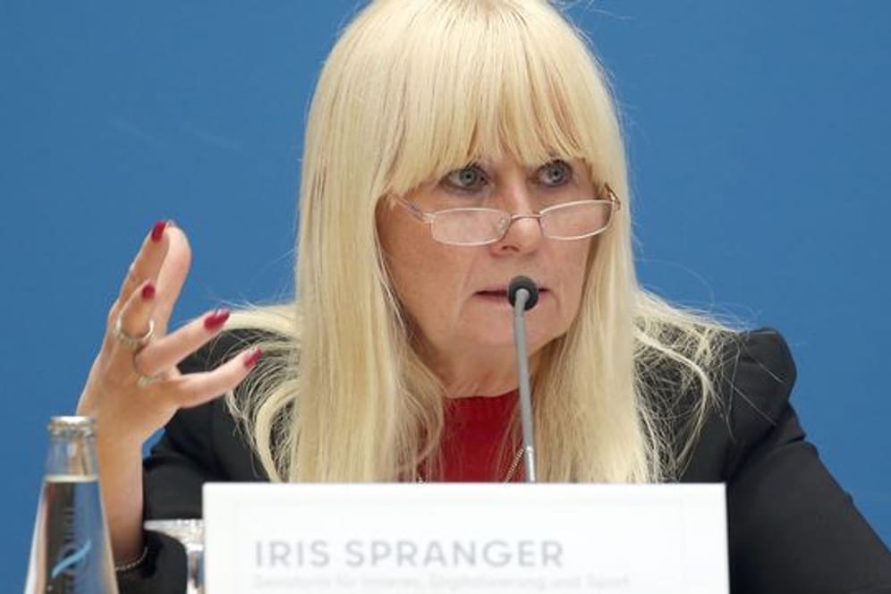 Berlins Innensenatorin Iris Spranger (SPD) bei einer Pressekonferenz (Archivbild): Spranger berichtete über die Arbeit der Härtefallkommission.