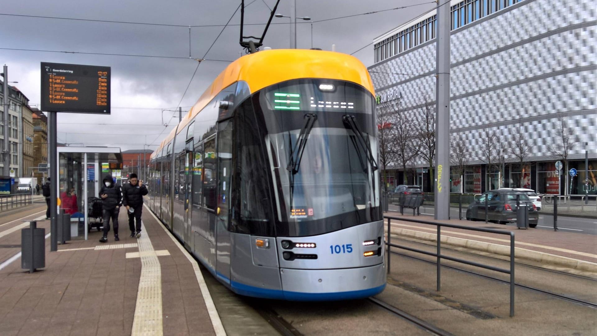 Zug der Leipziger Straßenbahn (Symbolbild): Die Frau wurde bei dem Unfall verletzt. Zug der Leipziger Straßenbahn (Symbolbild): Die Frau wurde bei dem Unfall verletzt.