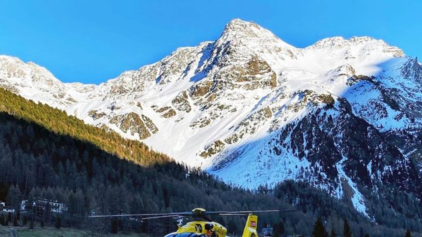 Die Bergrettung ist am Ortler im Einsatz, dem höchsten Berg in der norditalienischen Provinz Südtirol.