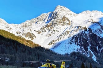 Die Bergrettung ist am Ortler im Einsatz, dem höchsten Berg in der norditalienischen Provinz Südtirol.